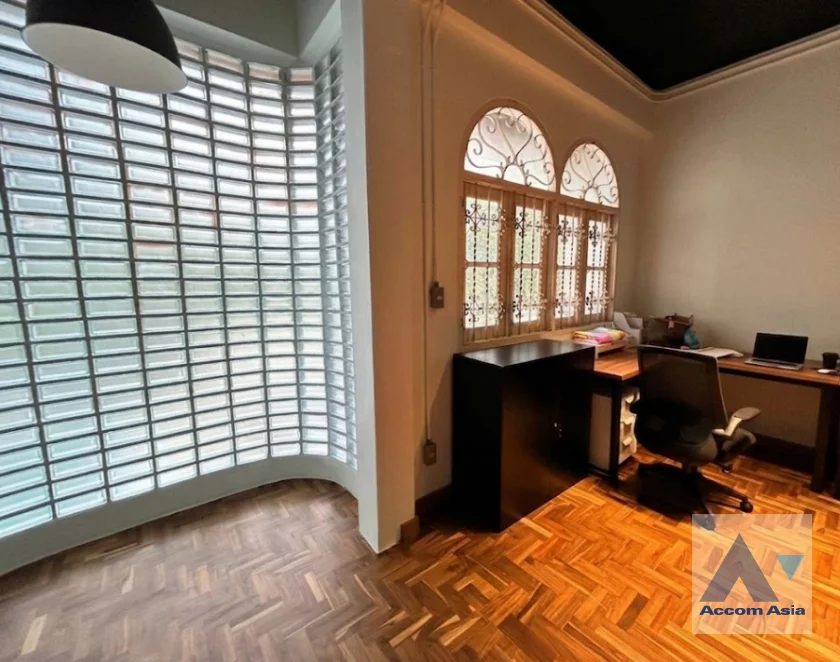6  3 br Townhouse for rent and sale in Sathorn ,Bangkok BTS Chong Nonsi AA30861