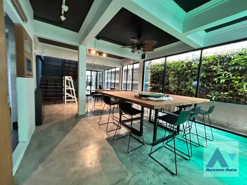  2  3 br Townhouse for rent and sale in Sathorn ,Bangkok BTS Chong Nonsi AA30861