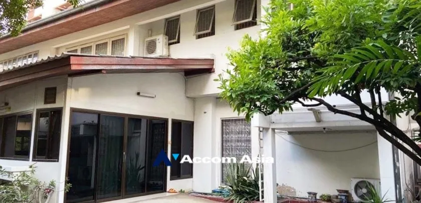 unit 3 Bedrooms  House For Sale in Sukhumvit, Bangkok  near BTS Asok - MRT Sukhumvit (AA30880)
