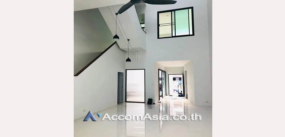 4  5 br Townhouse For Rent in Sukhumvit ,Bangkok BTS Phra khanong AA30895