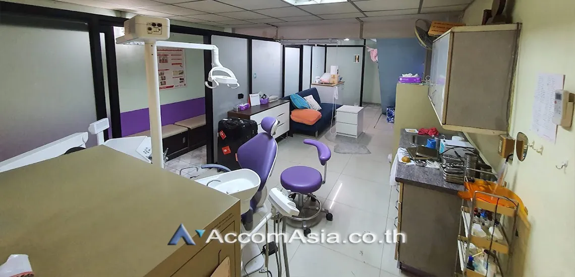 unit 5 Bedrooms  Building For Sale in Phaholyothin, Bangkok  (AA30927)