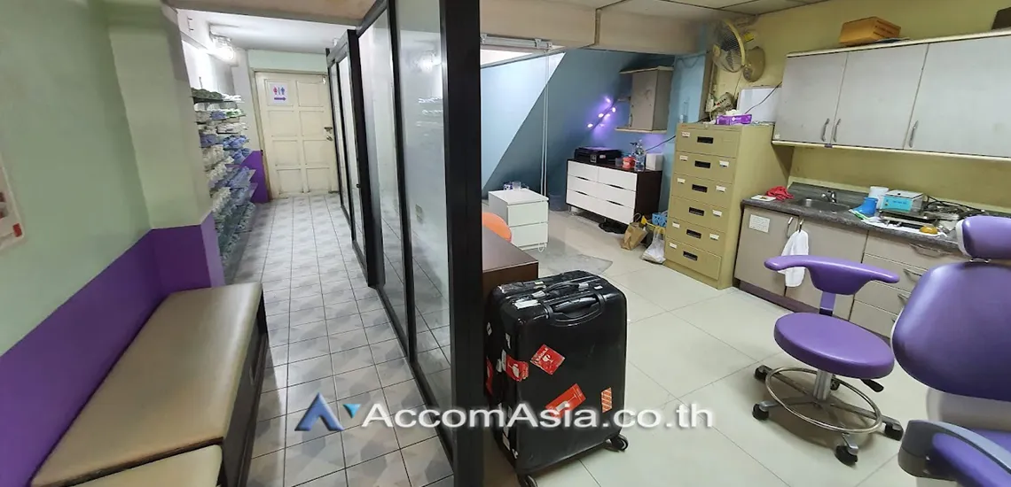 unit 5 Bedrooms  Building For Sale in Phaholyothin, Bangkok  (AA30927)