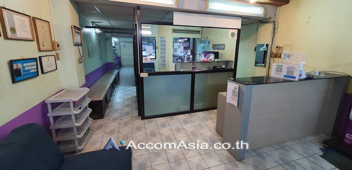 unit 5 Bedrooms  Building For Sale in Phaholyothin, Bangkok  (AA30927)