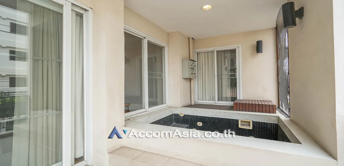 unit 2 Bedrooms  Apartment For Rent in Sukhumvit, Bangkok  near BTS Phrom Phong (AA30962)