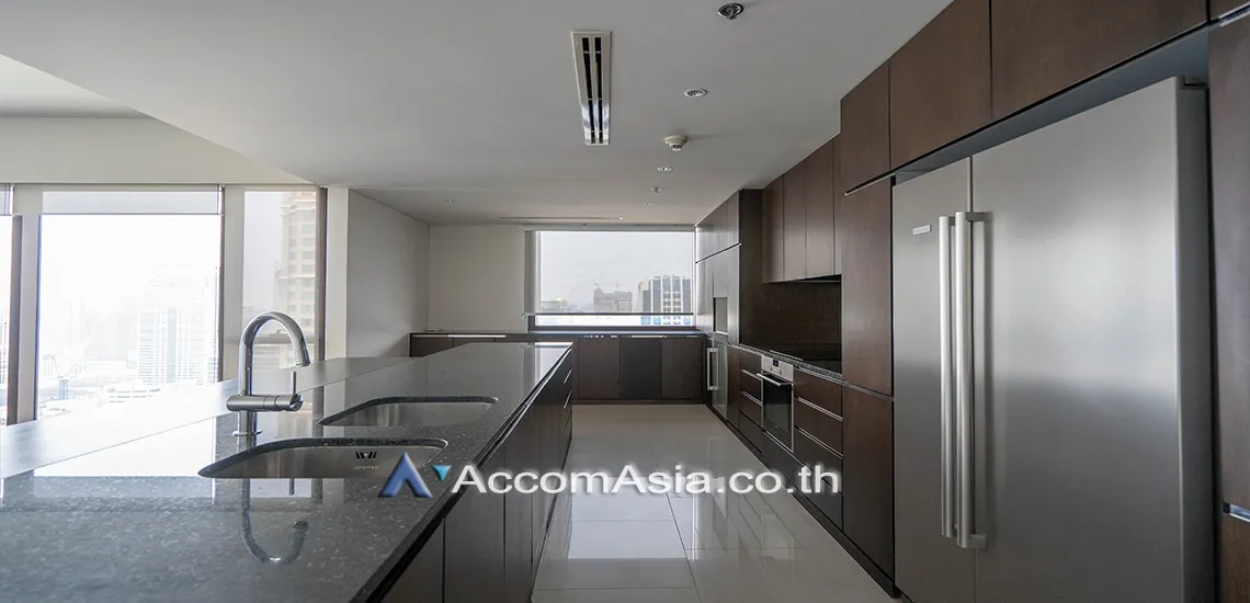 unit 3 Bedrooms  Condominium For Rent & Sale in Ploenchit, Bangkok  near BTS Ratchadamri (AA30965)