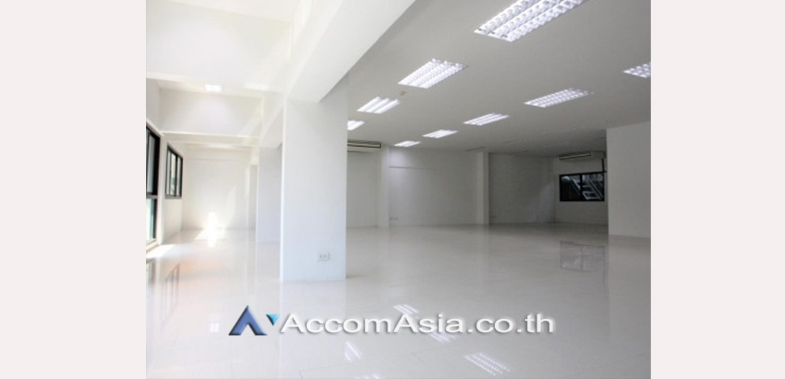  1  Studio Building For Rent in Phaholyothin ,Bangkok ARL Lat krabang - BTS Chitlom AA30992