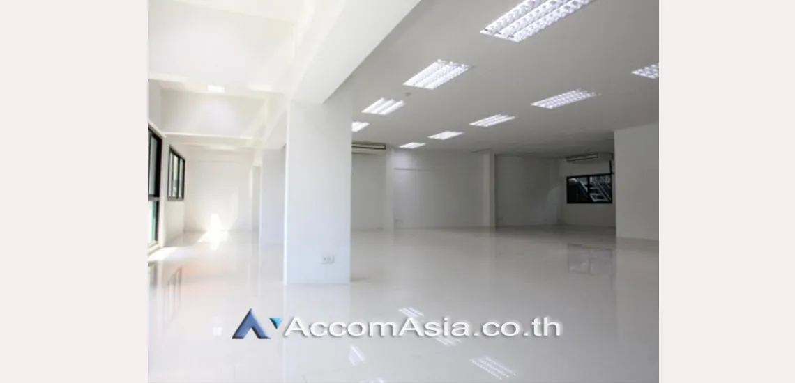 unit Studio  Building For Rent in Phaholyothin, Bangkok  near ARL Lat krabang - BTS Chitlom (AA30992)