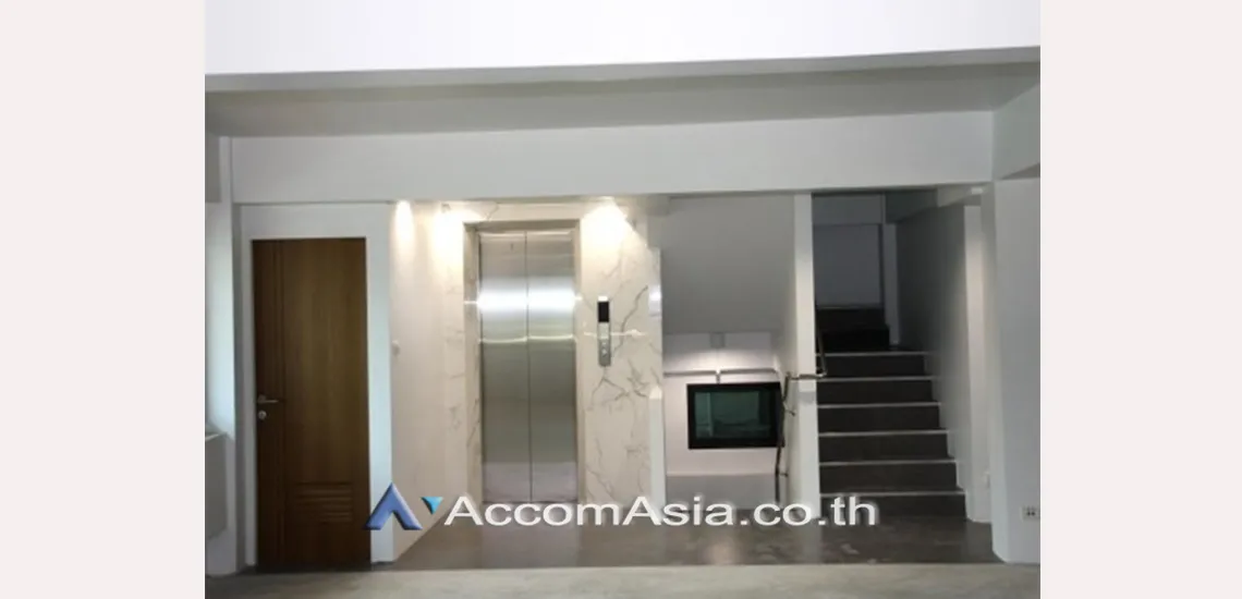 unit Studio  Building For Rent in Phaholyothin, Bangkok  near BTS Chitlom - ARL Lat krabang (AA30993)
