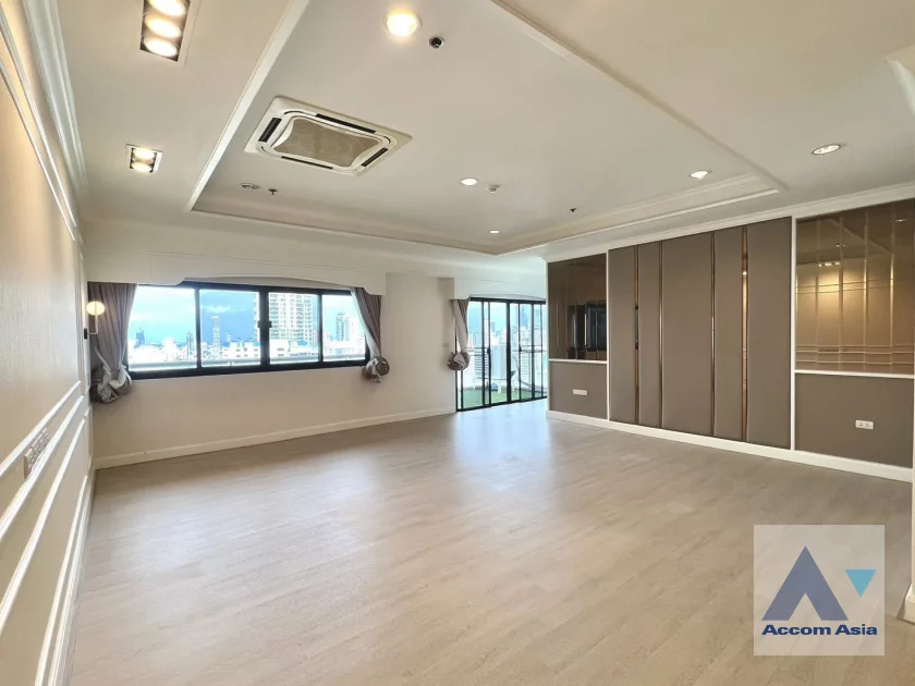  1  4 br Apartment for rent and sale in Sukhumvit ,Bangkok MRT Sukhumvit - BTS Asok at Perfect Apartment for Big Family, Prime Location Near Main Street AA31009