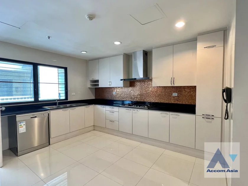 6  4 br Apartment for rent and sale in Sukhumvit ,Bangkok MRT Sukhumvit - BTS Asok at Perfect Apartment for Big Family, Prime Location Near Main Street AA31009
