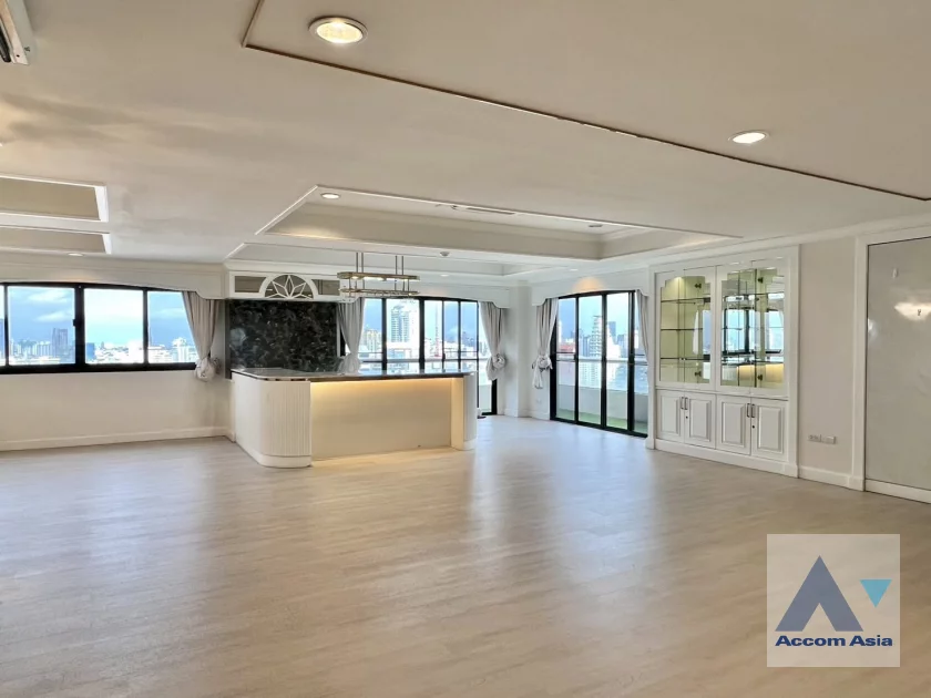  1  4 br Apartment for rent and sale in Sukhumvit ,Bangkok MRT Sukhumvit - BTS Asok at Perfect Apartment for Big Family, Prime Location Near Main Street AA31009