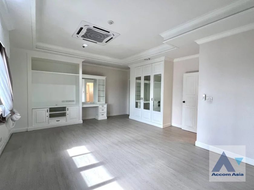 9  4 br Apartment for rent and sale in Sukhumvit ,Bangkok MRT Sukhumvit - BTS Asok at Perfect Apartment for Big Family, Prime Location Near Main Street AA31009