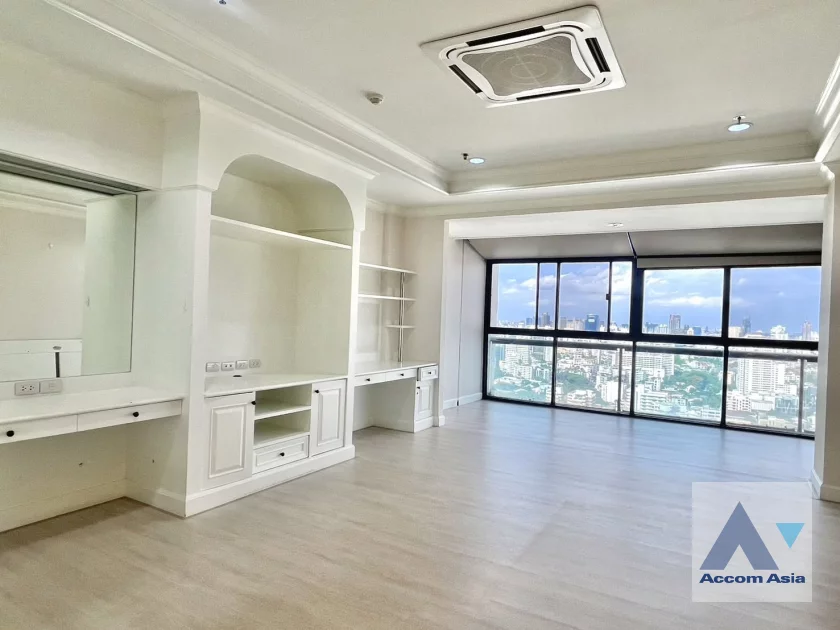 8  4 br Apartment for rent and sale in Sukhumvit ,Bangkok MRT Sukhumvit - BTS Asok at Perfect Apartment for Big Family, Prime Location Near Main Street AA31009