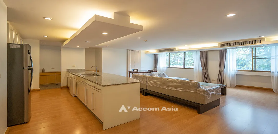 unit 2 Bedrooms  Apartment For Rent in Ploenchit, Bangkok  near BTS Ratchadamri (AA31014)