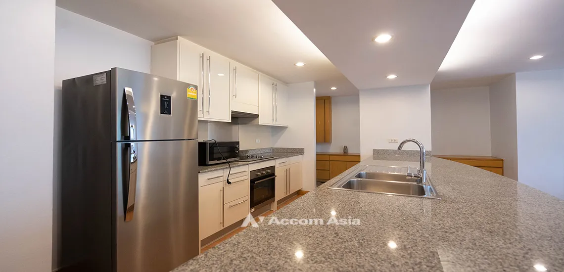 unit 2 Bedrooms  Apartment For Rent in Ploenchit, Bangkok  near BTS Ratchadamri (AA31014)