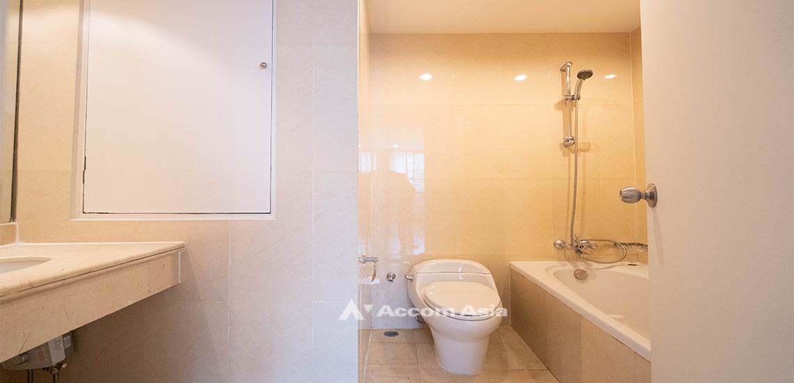 7  2 br Apartment For Rent in Ploenchit ,Bangkok BTS Ratchadamri at Step to Lumpini Park AA31014