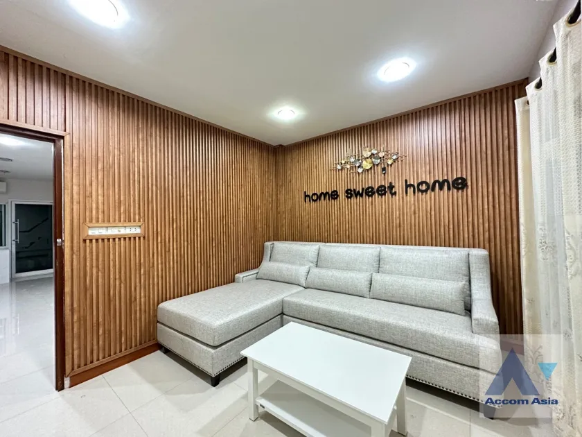 unit 4 Bedrooms  Townhouse For Rent & Sale in Sukhumvit, Bangkok  near BTS Phra khanong (AA31038)