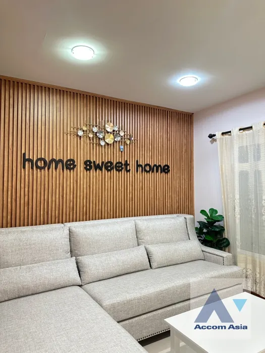 unit 4 Bedrooms  Townhouse For Rent & Sale in Sukhumvit, Bangkok  near BTS Phra khanong (AA31038)