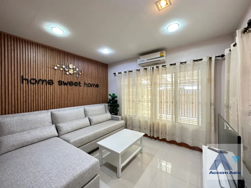 unit 4 Bedrooms  Townhouse For Rent & Sale in Sukhumvit, Bangkok  near BTS Phra khanong (AA31038)