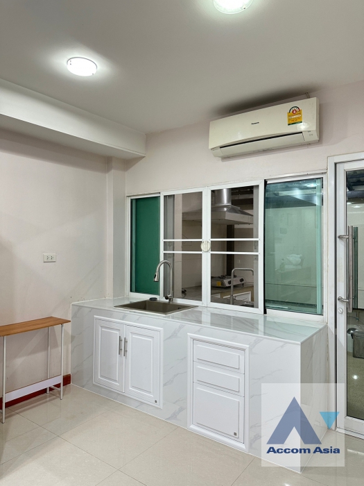 20  4 br Townhouse for rent and sale in Sukhumvit ,Bangkok BTS Phra khanong AA31038