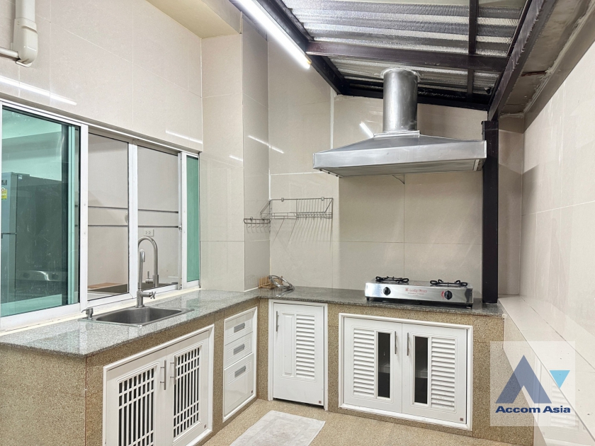 21  4 br Townhouse for rent and sale in Sukhumvit ,Bangkok BTS Phra khanong AA31038