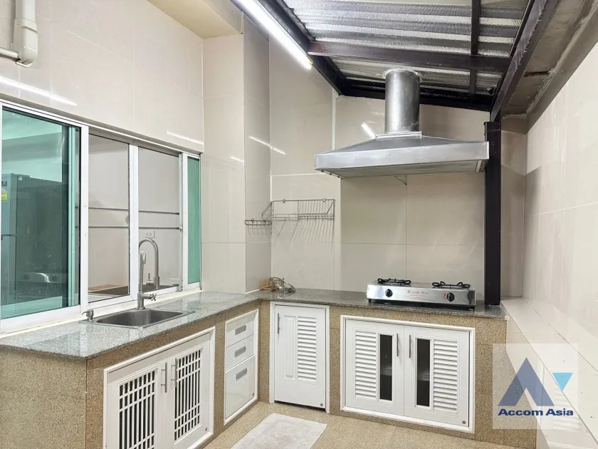 21  4 br Townhouse for rent and sale in Sukhumvit ,Bangkok BTS Phra khanong AA31038