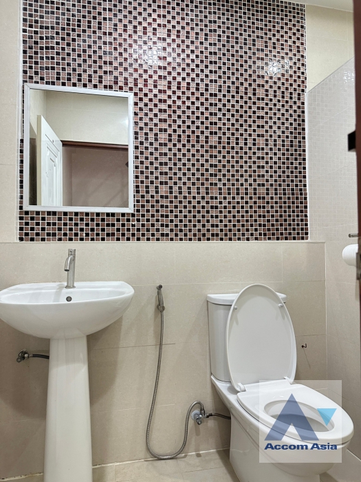 23  4 br Townhouse for rent and sale in Sukhumvit ,Bangkok BTS Phra khanong AA31038