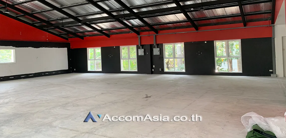 unitPet friendly |  Retail / showroom For Rent in Sukhumvit, Bangkok  near BTS Phrom Phong (AA31042)