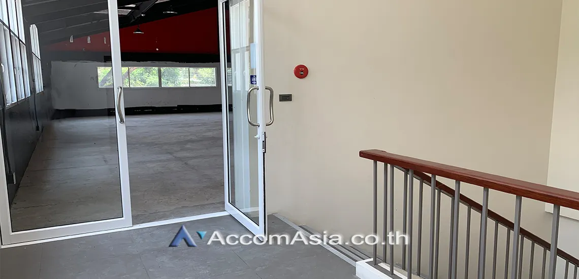 unitPet friendly |  Retail / showroom For Rent in Sukhumvit, Bangkok  near BTS Phrom Phong (AA31042)