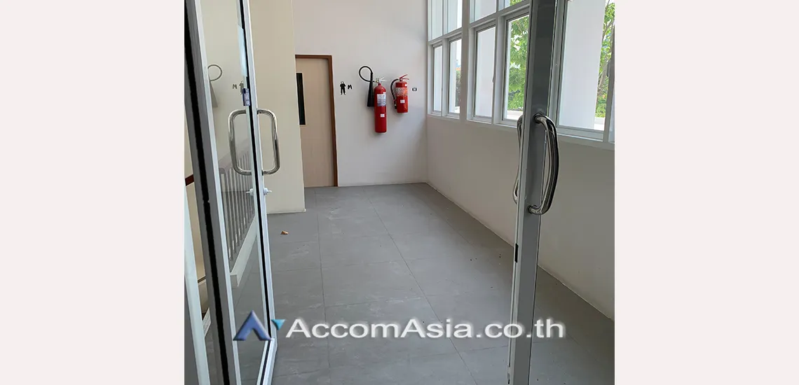 unitPet friendly |  Retail / showroom For Rent in Sukhumvit, Bangkok  near BTS Phrom Phong (AA31042)
