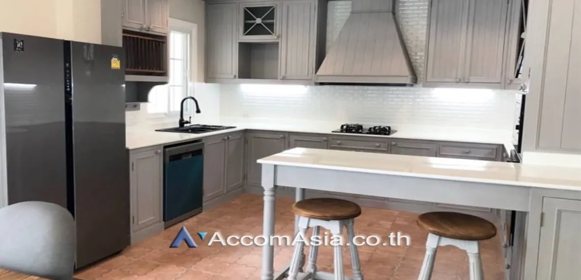 unit 4 Bedrooms  House For Rent in Bang Na, Bangkok  (AA31050)