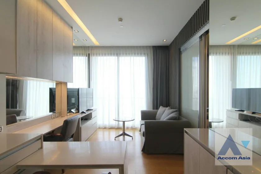 unit 1 Bedroom  Condominium For Rent & Sale in Phaholyothin, Bangkok  (AA31145)
