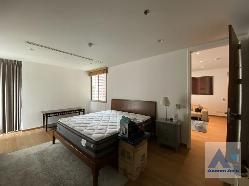 6  2 br Condominium For Rent in Silom ,Bangkok MRT Silom - BTS Sala Daeng at The Legend Saladaeng AA31167