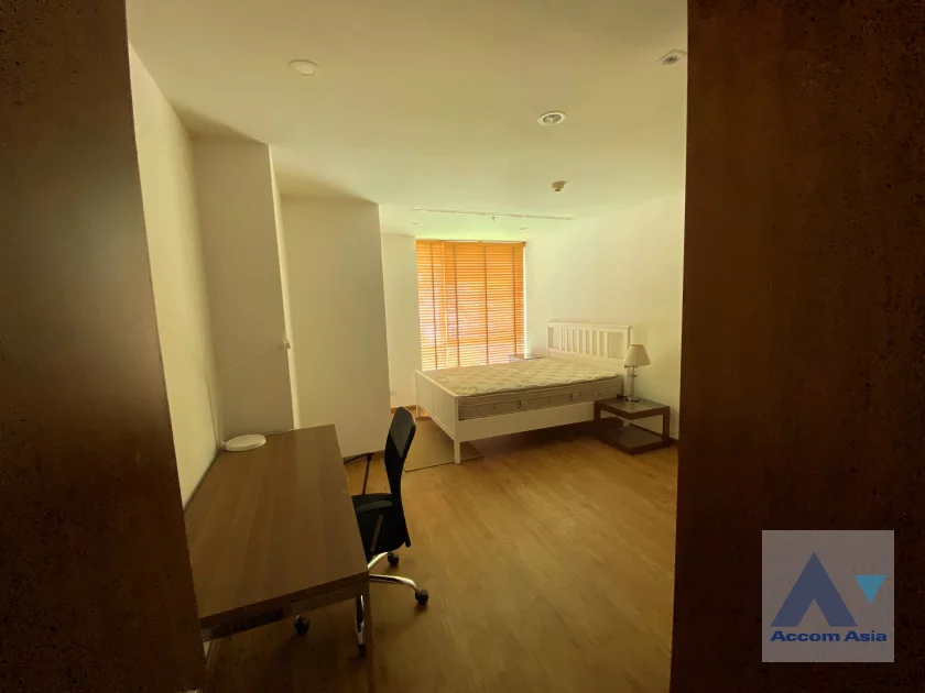 12  2 br Condominium For Rent in Silom ,Bangkok MRT Silom - BTS Sala Daeng at The Legend Saladaeng AA31167