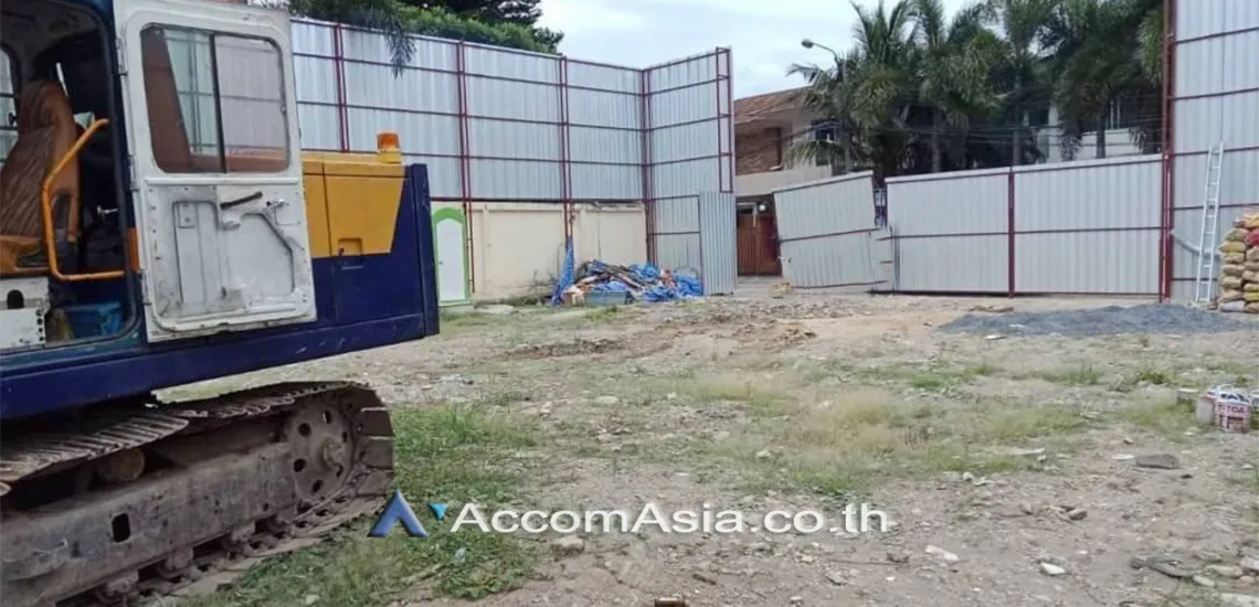 unit Land For Sale in Sukhumvit, Bangkok  near BTS Ekkamai (AA31304)