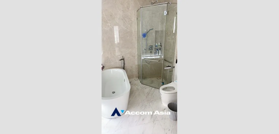 13  2 br Condominium For Rent in Ploenchit ,Bangkok BTS Chitlom at Sindhorn Residence AA31714