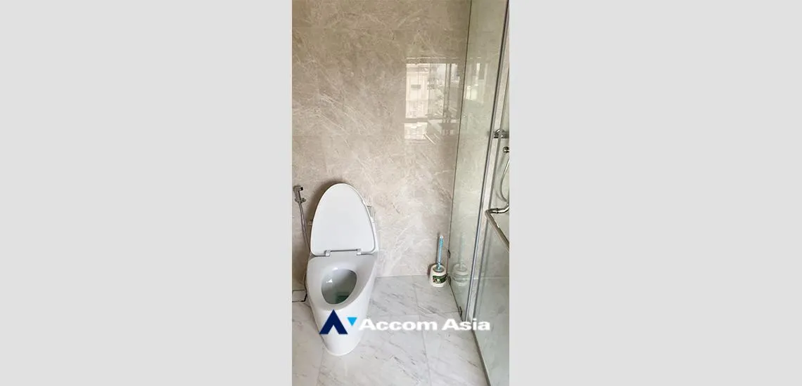 14  2 br Condominium For Rent in Ploenchit ,Bangkok BTS Chitlom at Sindhorn Residence AA31714