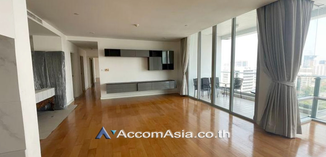 4  4 br Condominium For Rent in Ploenchit ,Bangkok MRT Sam Yan - BTS Sala Daeng at Chamchuri Square Residence AA31716