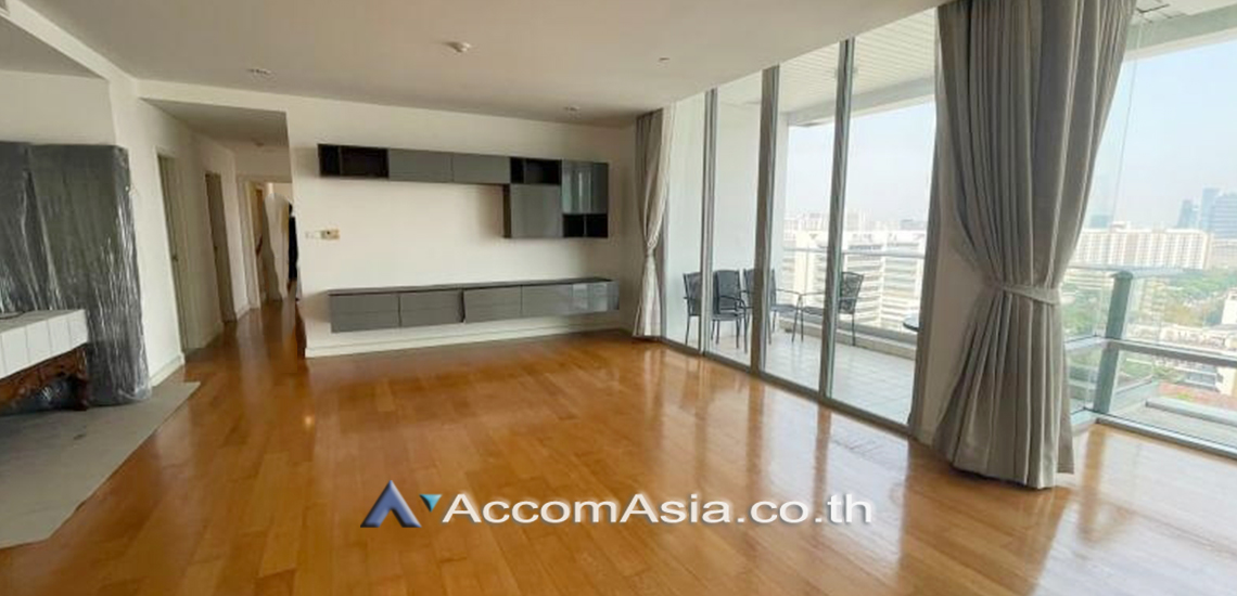  1  4 br Condominium For Rent in Ploenchit ,Bangkok MRT Sam Yan - BTS Sala Daeng at Chamchuri Square Residence AA31716