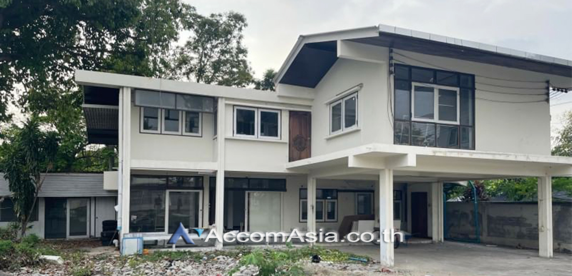 unit 3 Bedrooms  House For Rent in Pattanakarn, Bangkok  near ARL Hua Mak (AA31726)