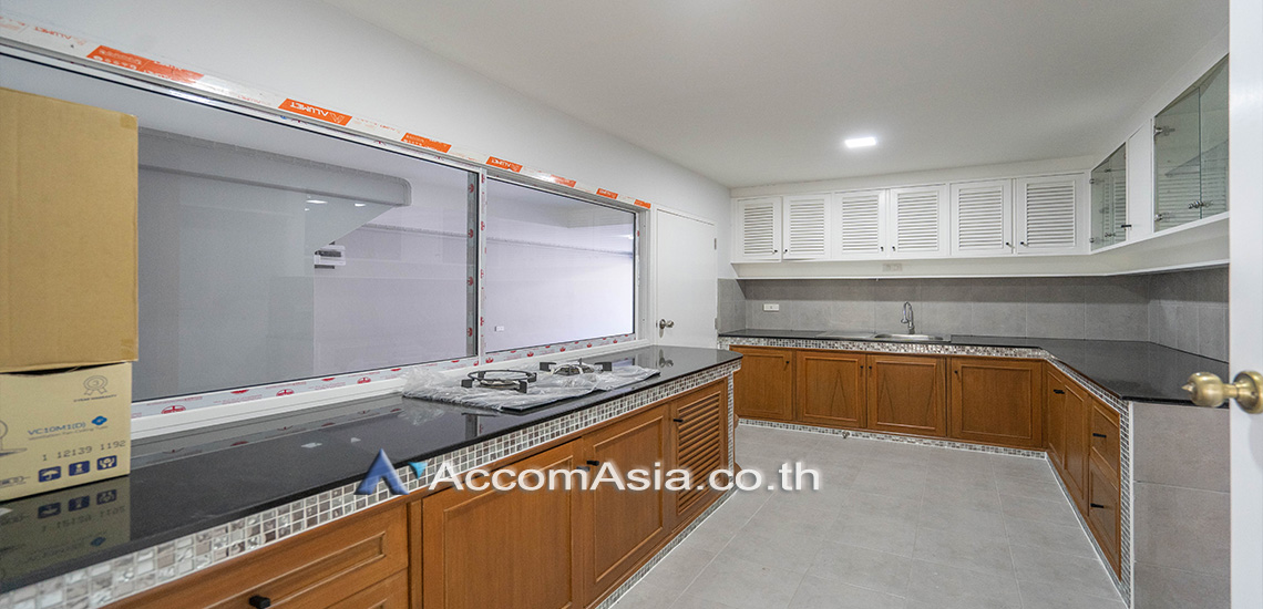 11  4 br Townhouse for rent and sale in Sukhumvit ,Bangkok BTS Thong Lo AA31736
