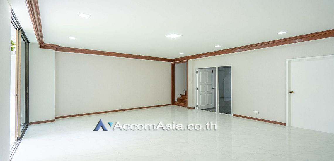 9  4 br Townhouse for rent and sale in Sukhumvit ,Bangkok BTS Thong Lo AA31736