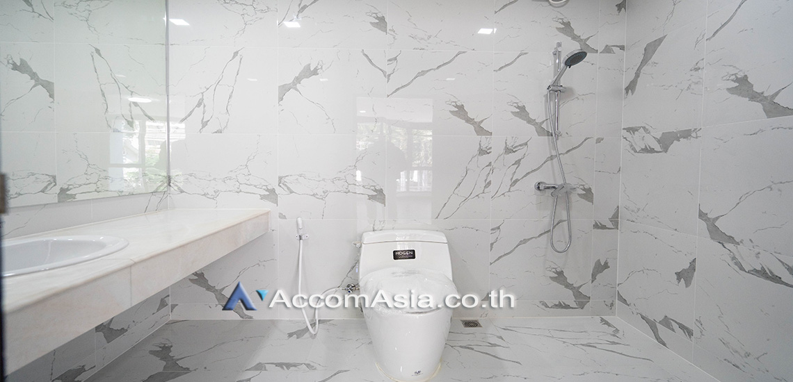 13  4 br Townhouse for rent and sale in Sukhumvit ,Bangkok BTS Thong Lo AA31736