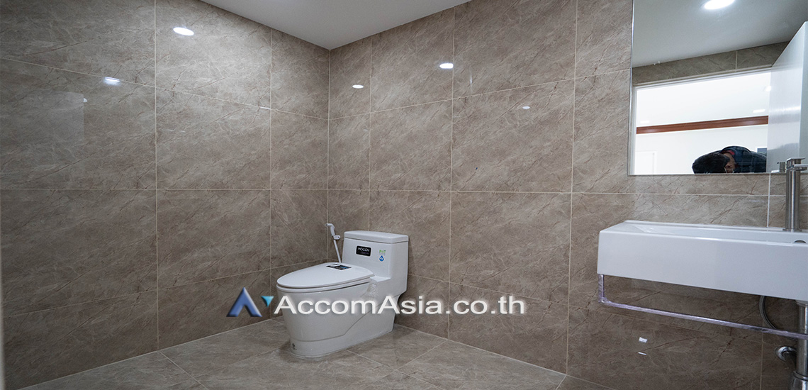16  4 br Townhouse for rent and sale in Sukhumvit ,Bangkok BTS Thong Lo AA31736