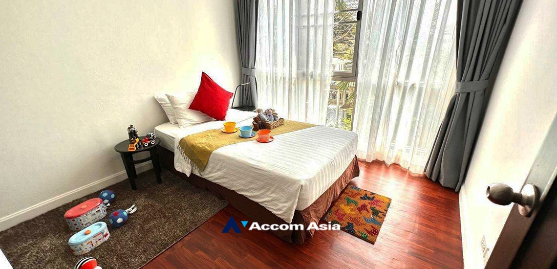 6  4 br Apartment For Rent in Silom ,Bangkok BTS Surasak at High-end Low Rise  AA31744