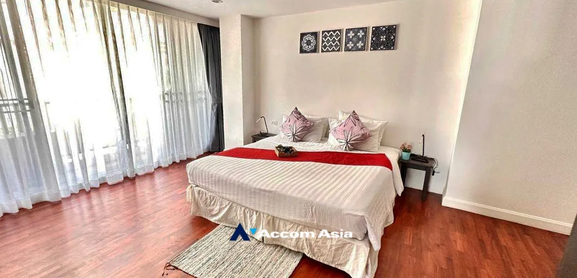 5  4 br Apartment for rent and sale in Silom ,Bangkok BTS Surasak at High-end Low Rise  AA31744
