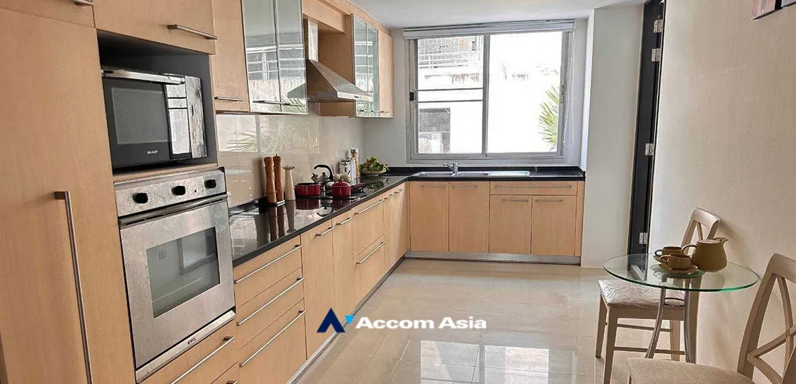 4  4 br Apartment For Rent in Silom ,Bangkok BTS Surasak at High-end Low Rise  AA31744