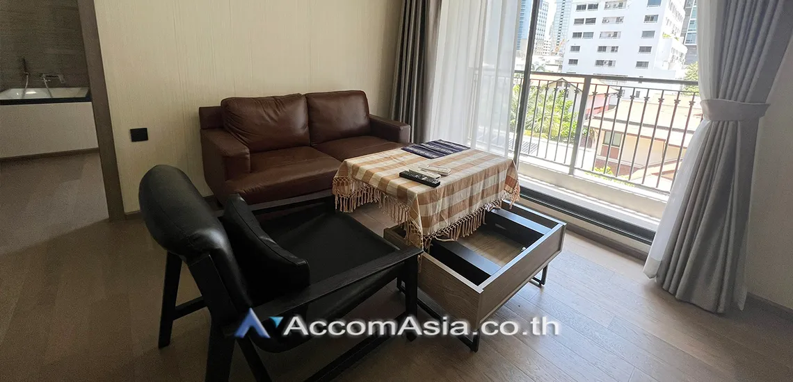 unit 2 Bedrooms  Condominium For Rent in Ploenchit, Bangkok  near BTS Ratchadamri - MRT Silom (AA31760)