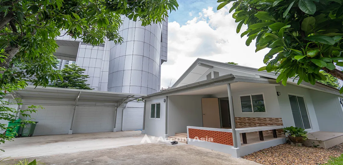 unitPet friendly |  3 Bedrooms  House For Rent & Sale in Sukhumvit, Bangkok  near MRT Sukhumvit - BTS Asok (AA31766)
