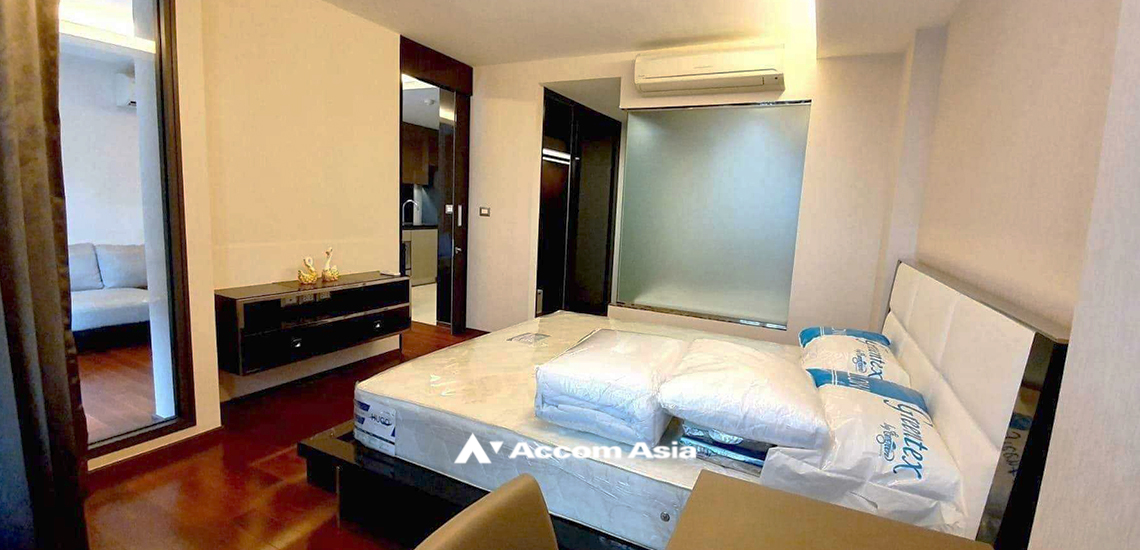 unit 1 Bedroom  Condominium For Rent & Sale in Sukhumvit, Bangkok  near BTS Ekkamai (AA31868)